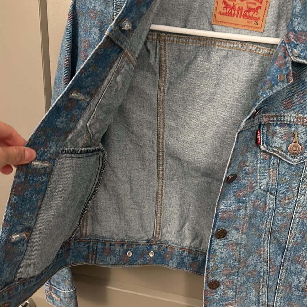 Levi’s Jean jacket - Picture 8 of 13